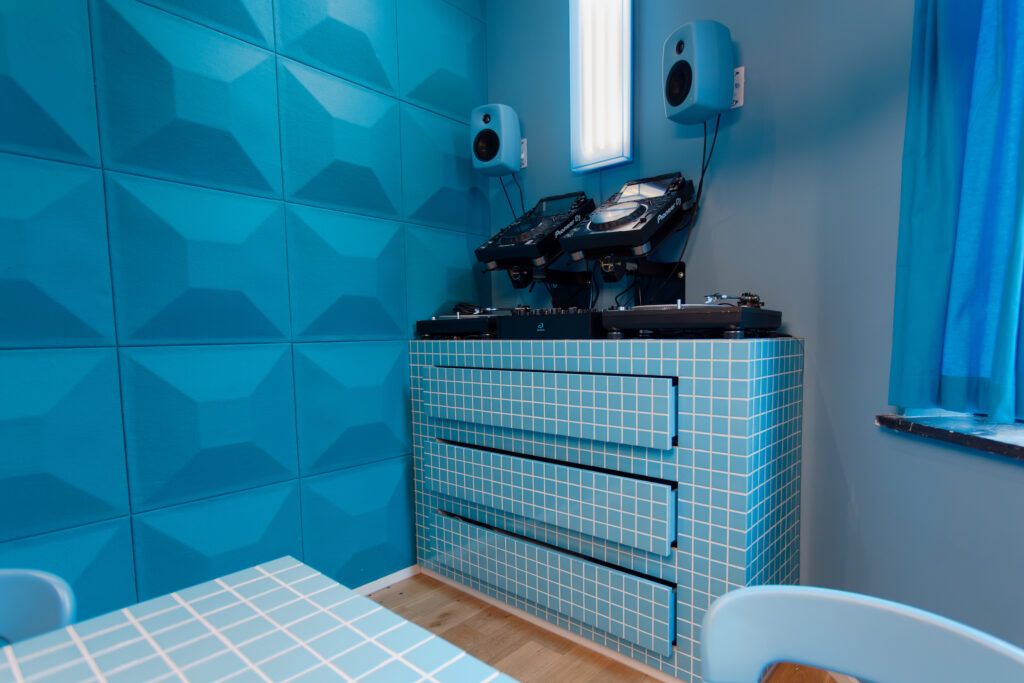 Blue room--16